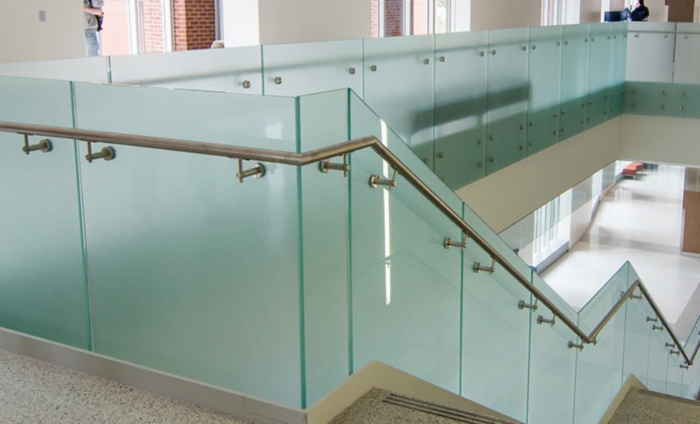 railing kaca balkon minimalis