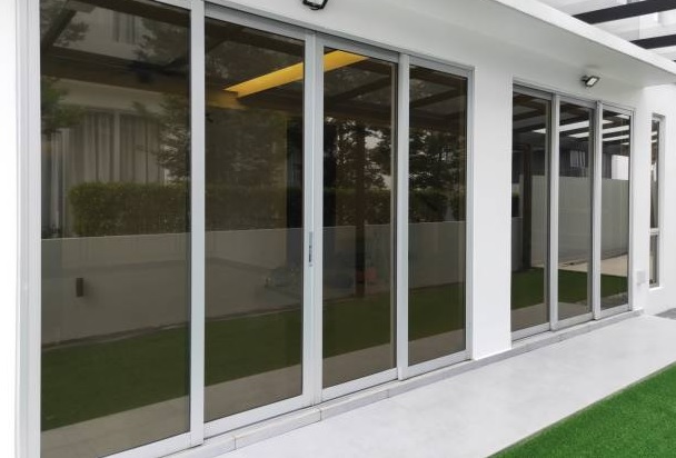 kaca riben jendela rumah