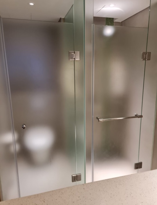 kaca buram untuk kamar mandi