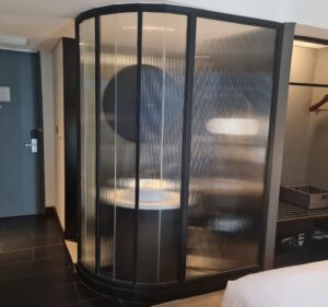 pintu kamar mandi kaca es