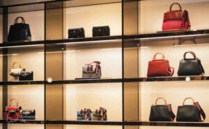 lemari tas kaca mewah